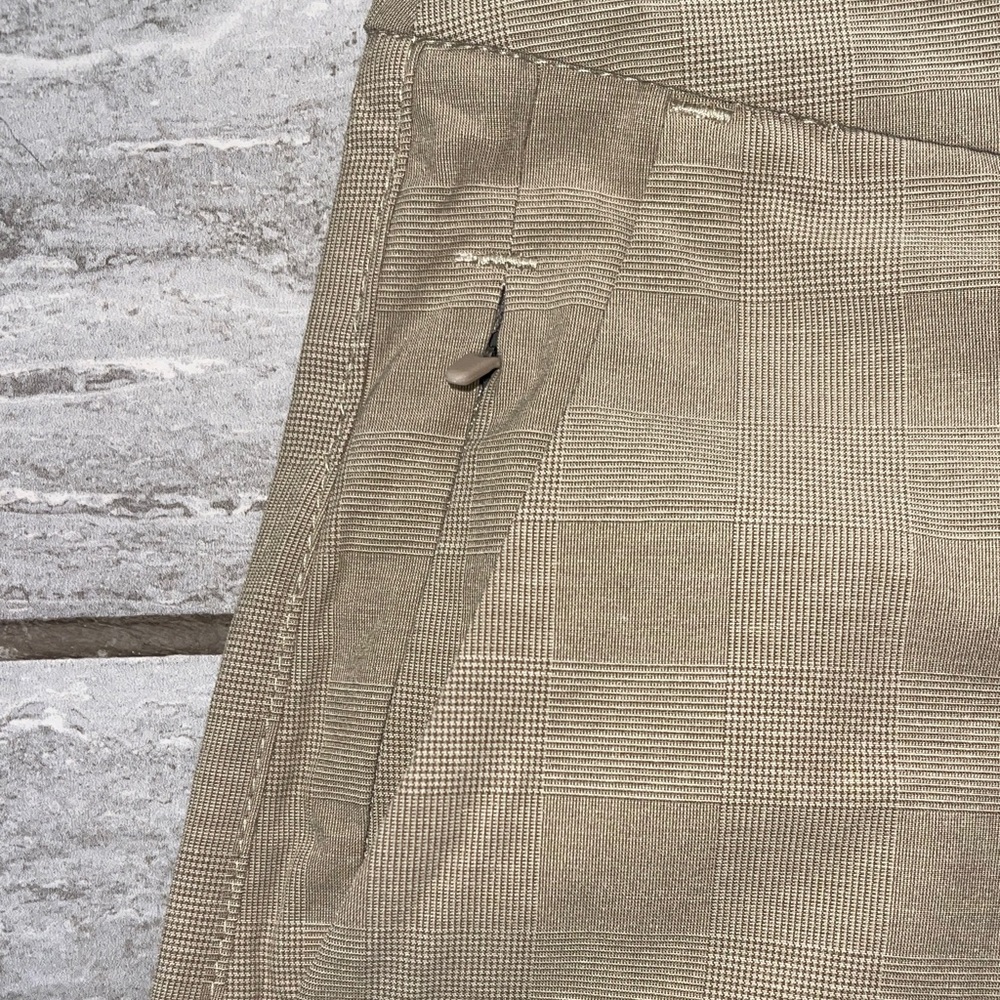 2 Pair set of Hang Ten Men's Navy & Tan Shorts - Picture 6 of 10
